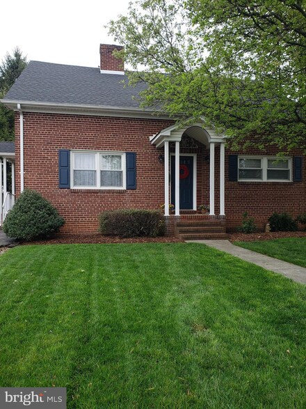 535 Washington Ave, Front Royal, VA 22630