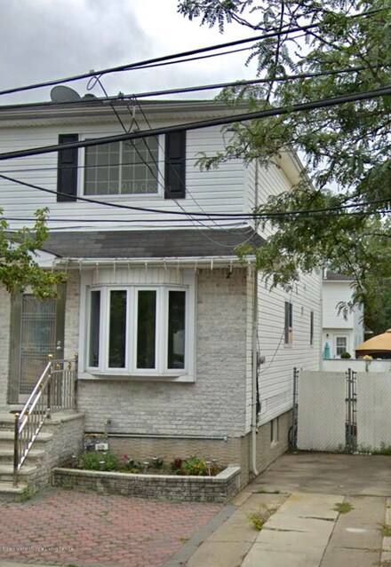 122 Winfield St, Staten Island, NY 10305