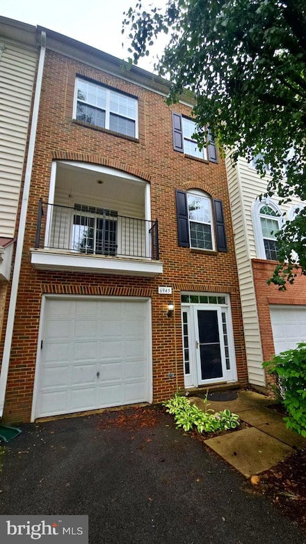 6945 Rolling Creek Way, Alexandria, VA 22315