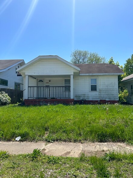 1403 W 3rd St, Anderson, IN 46016
