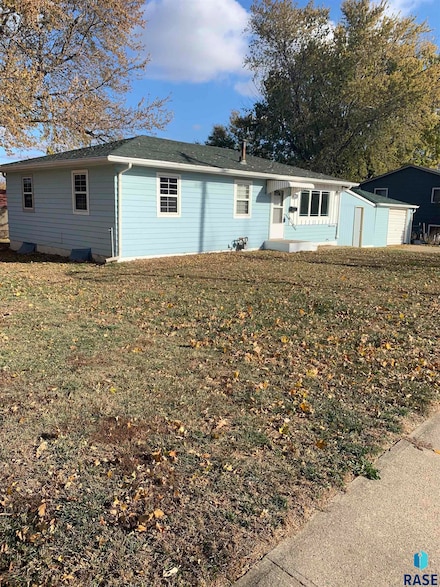 3008 E 12th St, Sioux Falls, SD 57103