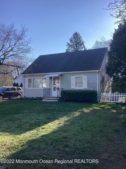 25 Beechwood Terrace, Matawan, NJ 07747