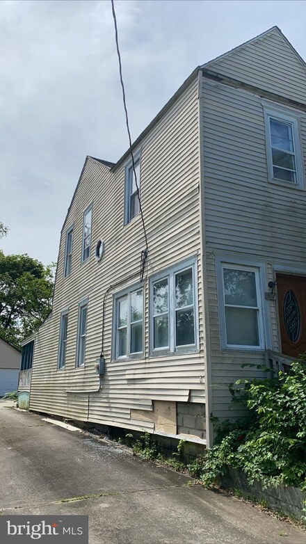 327 E Maple Ave, Lindenwold, NJ 08021