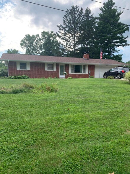70160 Sheridan Dr, Edwardsburg, MI 49112