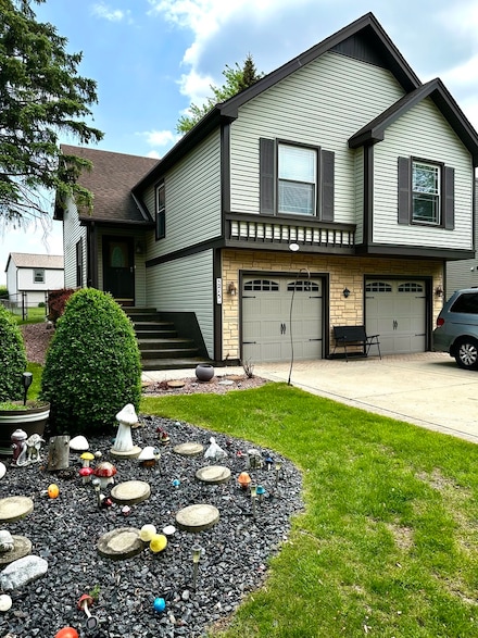 215 N Oltendorf Rd, Streamwood, IL 60107