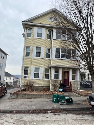 104 Sterling St, Worcester, MA 01610