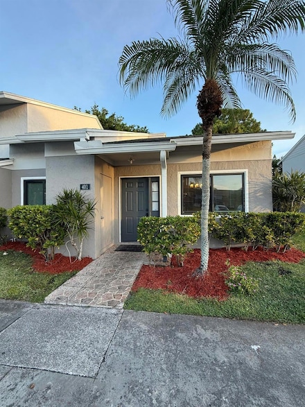 401 Shoreview Dr, Greenacres, FL 33463