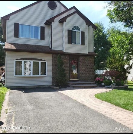 7 Amara Ct, Old Bridge, NJ 08857