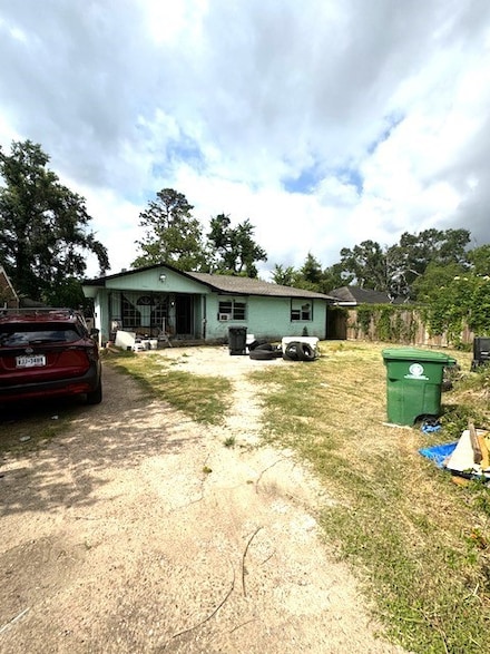 8122 Count St, Houston, TX 77028