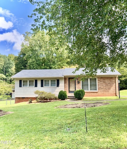 2716 Woodbury Dr, Burlington, NC 27217