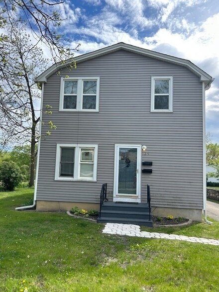 29 Park Ave, Lake Zurich, IL 60047