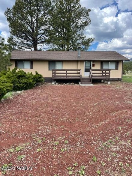 12667 E Peaceful Valley Rd, Parks, AZ 86018