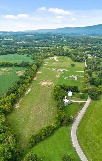 1070 Alvin C York Hwy, Powells Crsrd, TN 37397
