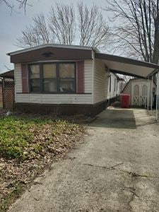 238 Hickory Cir, Elyria, OH 44035