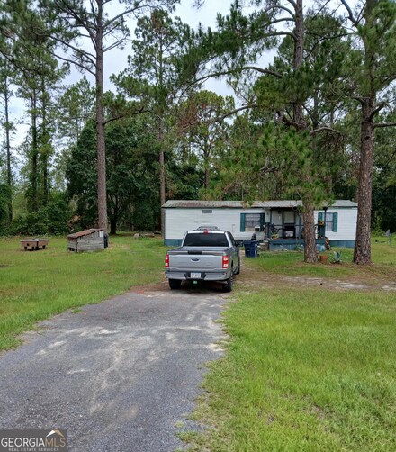 709 Spring Lake Dr, Folkston, GA 31537