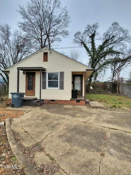 1032 N Wilcox Dr, Kingsport, TN 37660