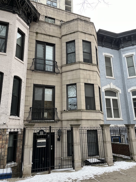 111 W Elm St, Chicago, IL 60610