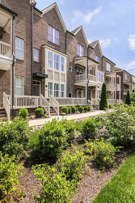 202 Porter Village Cir, Nashville, TN 37206