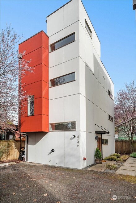 4146 25th Ave SW Unit B, Seattle, WA 98106