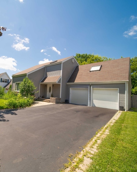 304 Seafarer Dr, Third Lake, IL 60030