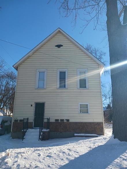 1218 8th St, Port Huron, MI 48060