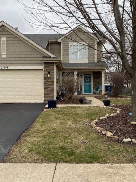 21448 Loch Ln, Crest Hill, IL 60403