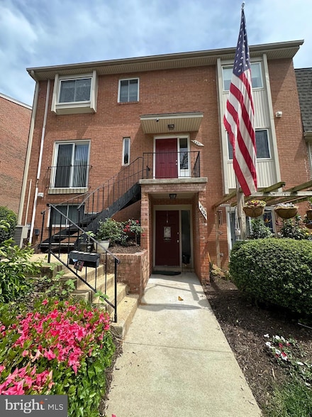 4601 Logsdon Dr, Annandale, VA 22003