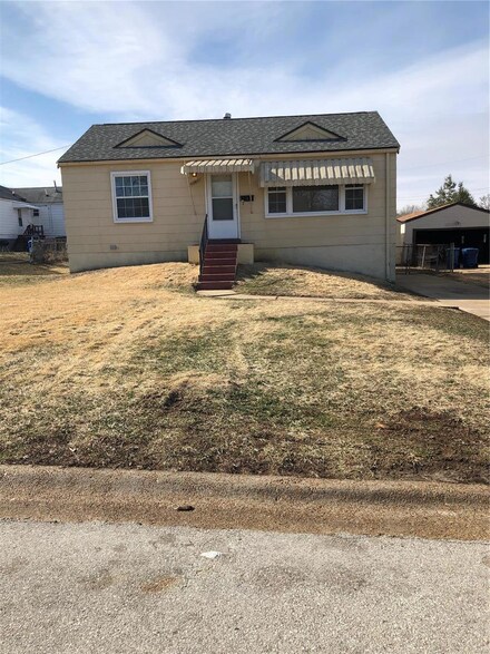 6007 Cascade Dr, Saint Louis, MO 63134
