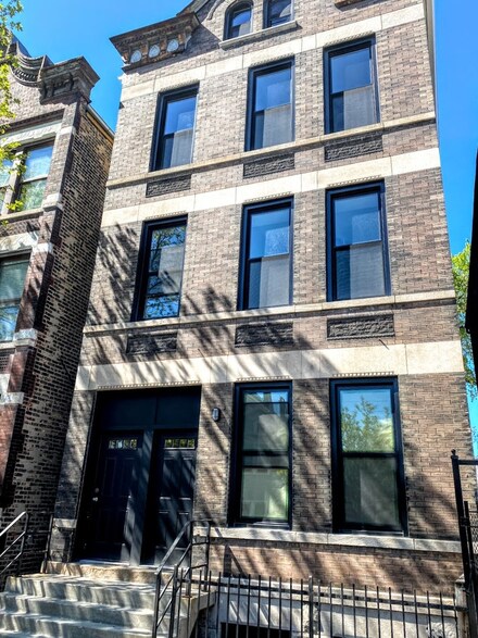 1726 W 19th St Unit 2F, Chicago, IL 60608