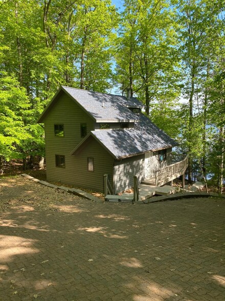 6140 Brunners Point Rd, Hazelhurst, WI 54531