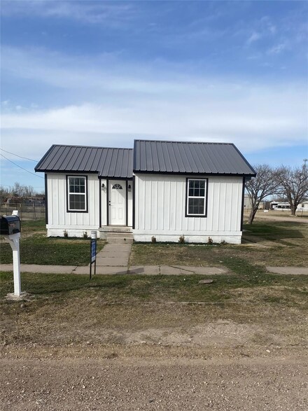 610 NW 7th St, Hamlin, TX 79520