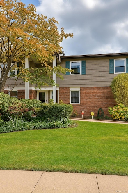 17 Alex Ln, Glen Cove, NY 11542