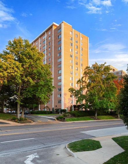 900 S Hanley Rd Unit 3B, Saint Louis, MO 63105