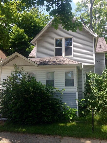713 Simpson St, Kalamazoo, MI 49007