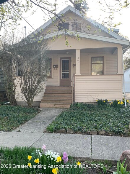 307 N Foster Ave, Lansing, MI 48912