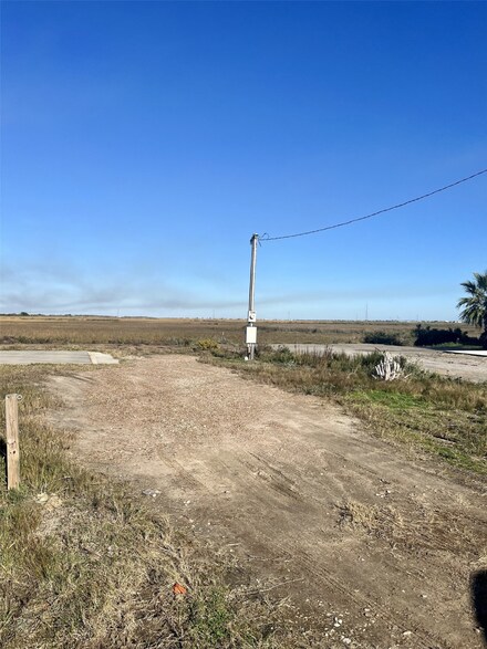 1246 Canal E, Bolivar Peninsula, TX 77550