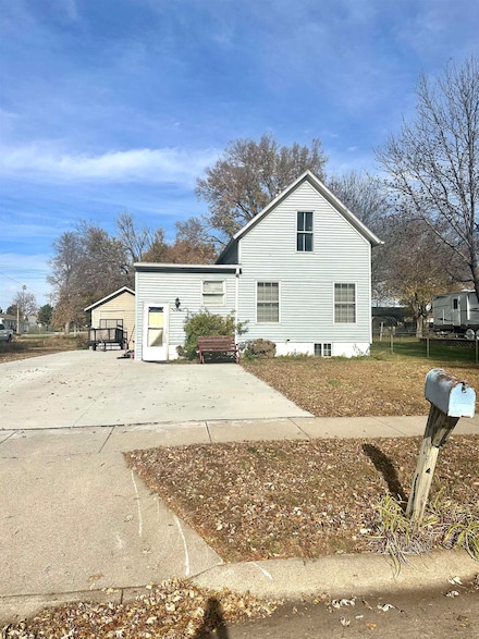 114 W Cedar Ave, Norfolk, NE 68701