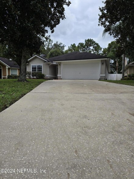724 S Lilac Loop, Saint Johns, FL 32259