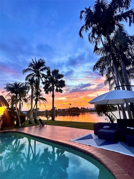 1661 E Oak Knoll Cir, Davie, FL 33324