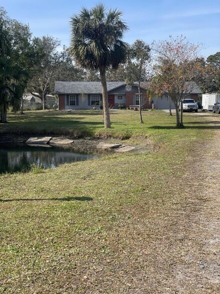 5016 37th St E, Bradenton, FL 34203