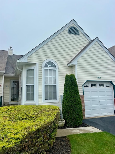 703 Constance Ln, Port Jefferson Station, NY 11776