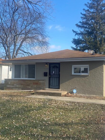 16125 Marshfield Ave, Markham, IL 60428