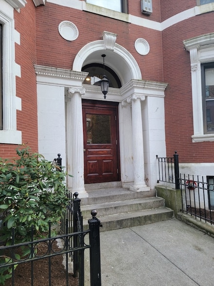 102 & 108 Gainsborough St Unit 406W, Boston, MA 02115