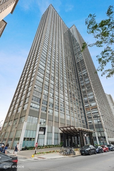 655 W Irving Park Rd Unit 1813, Chicago, IL 60613