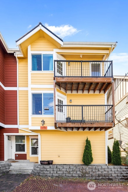 5798 Roosevelt Way NE, Seattle, WA 98105