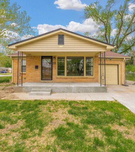895 S Fabrique Dr, Wichita, KS 67218