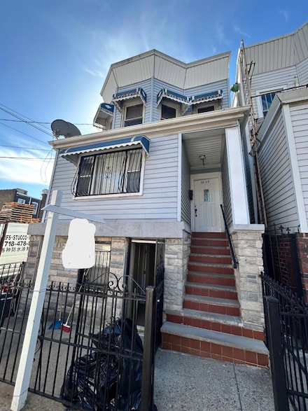 3256 107th St, East Elmhurst, NY 11369