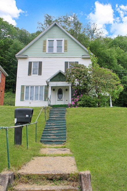 20 2nd Ave, Reynoldsville, PA 15851