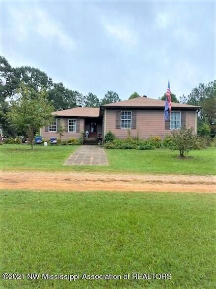 6588 Wyatt Tyro Rd, Como, MS 38619