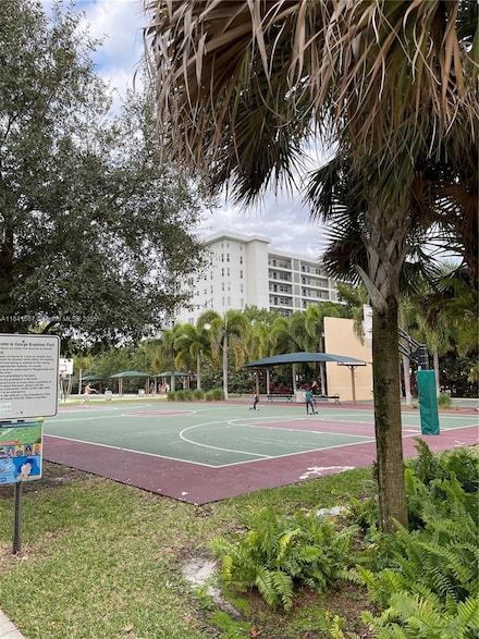 555 Oaks Ln Unit 203, Pompano Beach, FL 33069